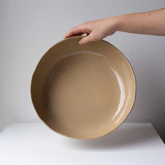 Large serving bowl - Speckled tan