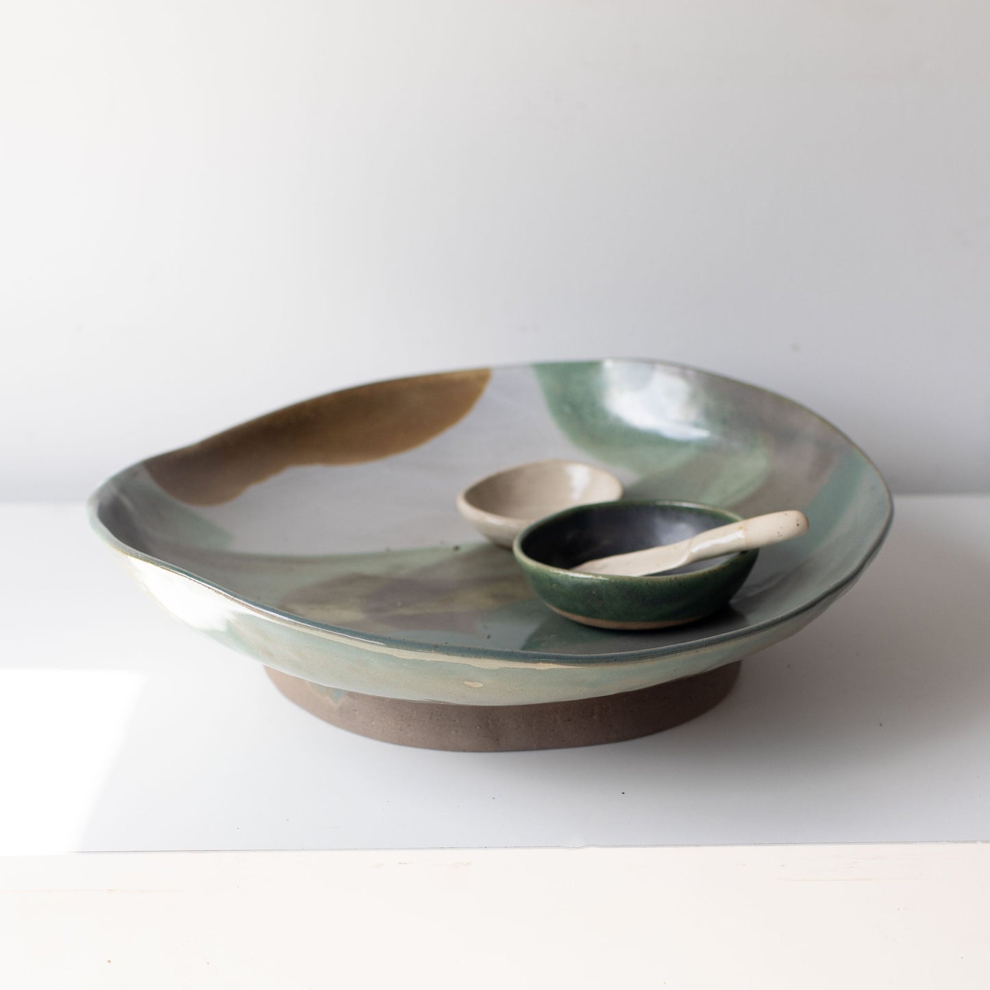 Flow Footed Platter 01